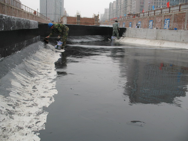 地铁防水施工现场